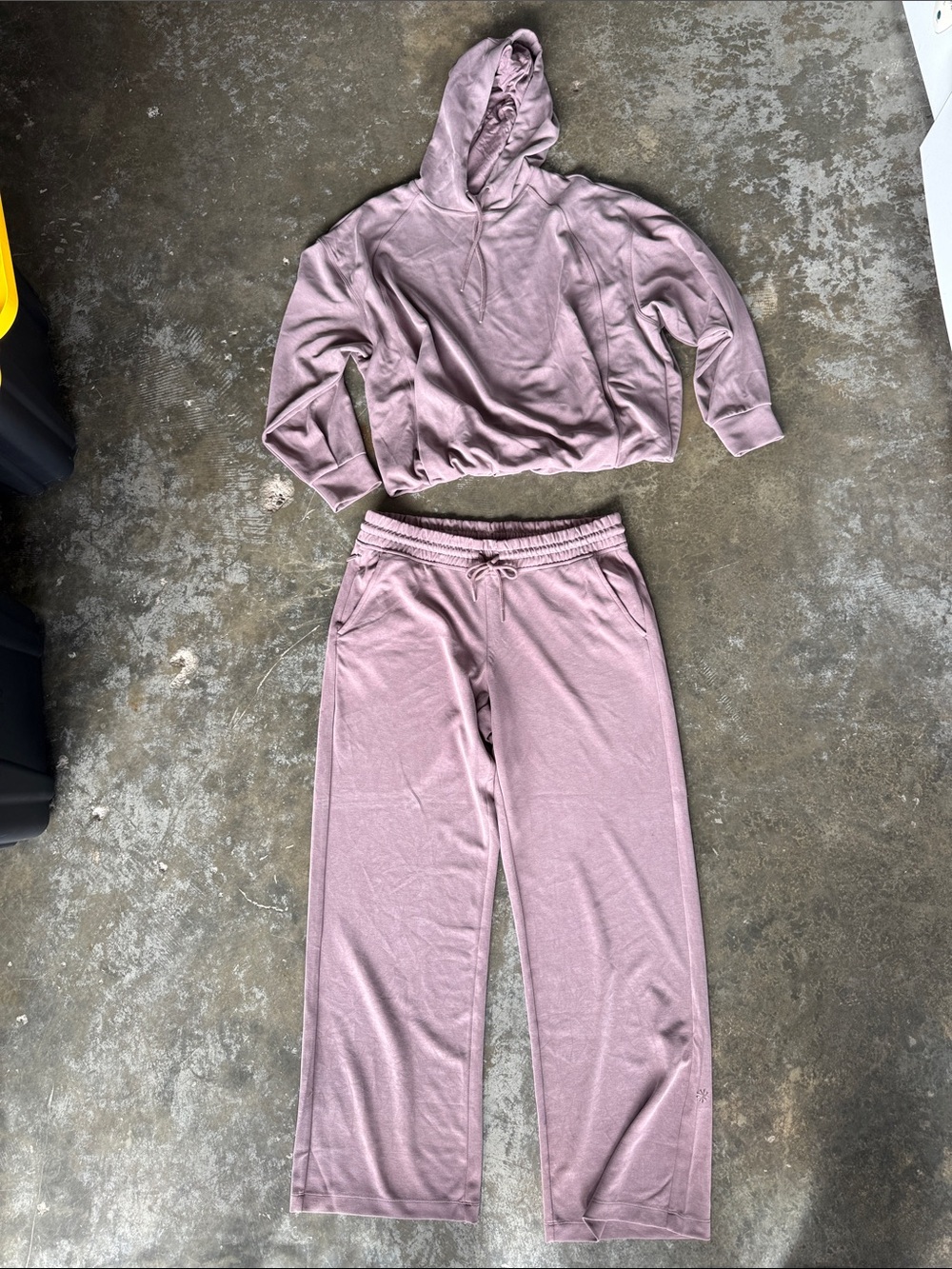 Athleta Mauve jumpsuit. Material 49% polyester 43% Tencel 8% spandex